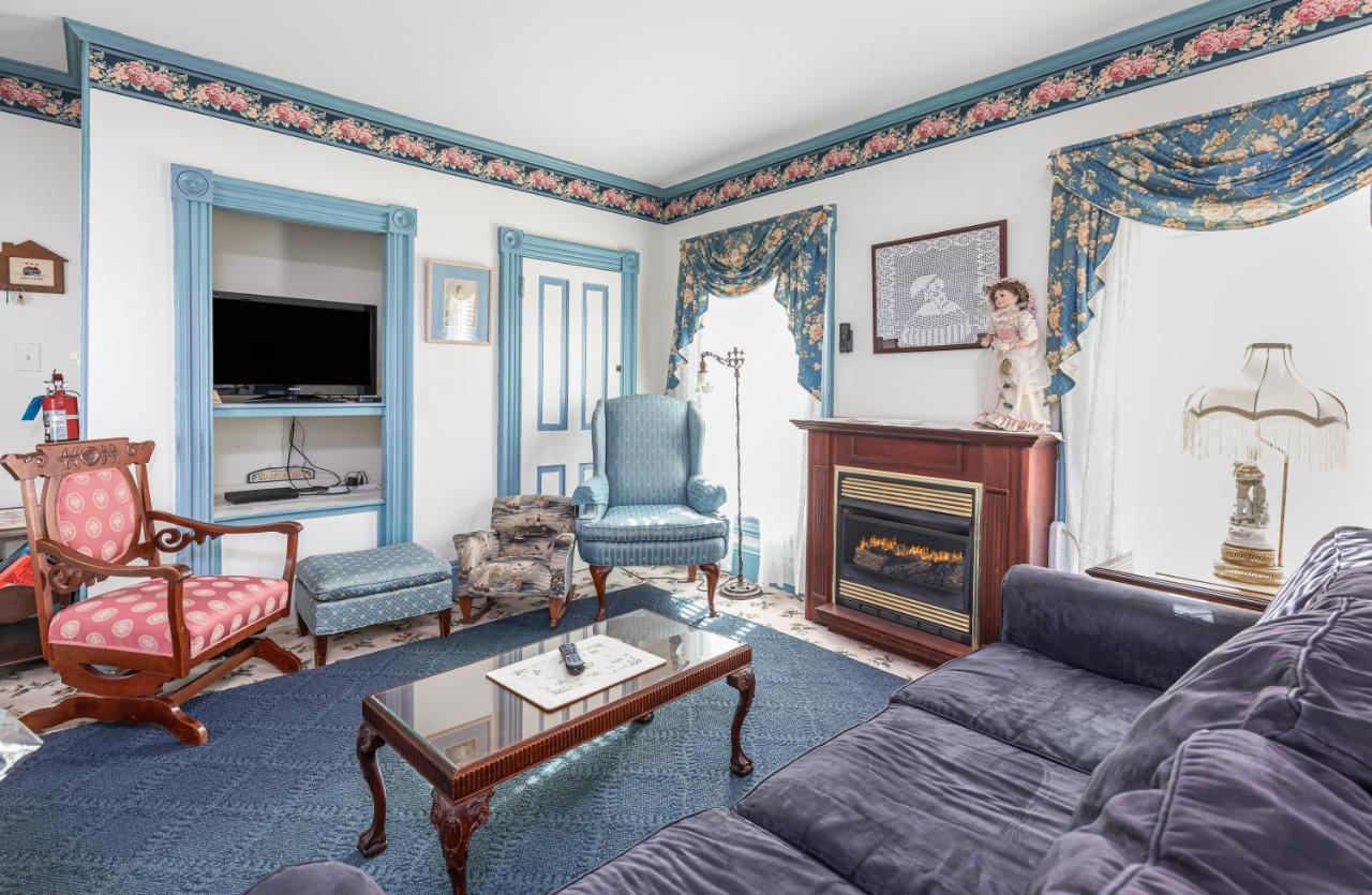 Antoinette'S Apartments & Suites Cape May Exterior foto