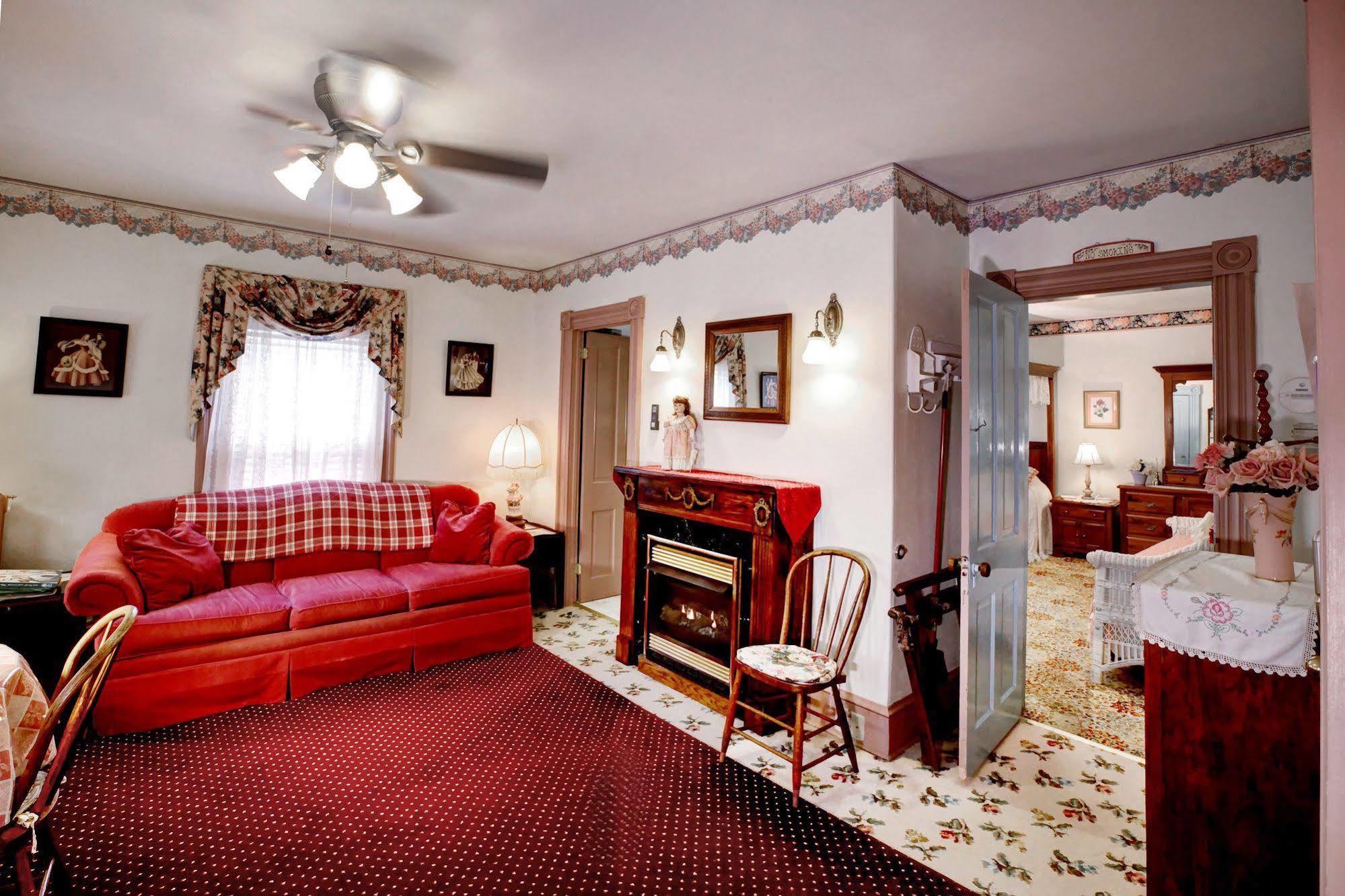 Antoinette'S Apartments & Suites Cape May Exterior foto